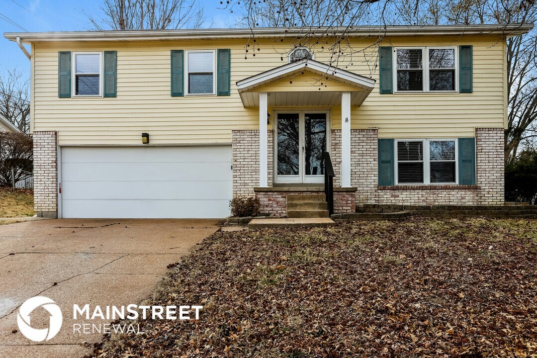 5621 Wieland Dr in St. Louis, MO - Building Photo