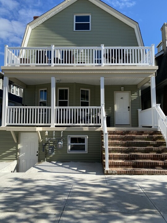 41 S Dover Ave, Unit Lower Unit in Atlantic City, NJ - Foto de edificio