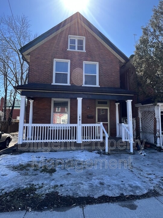 265 Sherbrooke St in Peterborough, ON - Building Photo