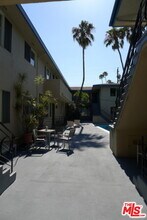 1435 N Fairfax Ave-Unit -18 in West Hollywood, CA - Building Photo - Building Photo