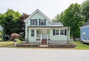 5 Crescent St in Pepperell, MA - Building Photo