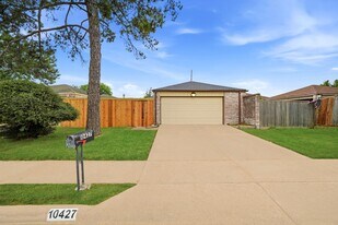 10427 Foxrow Ln in Houston, TX - Building Photo