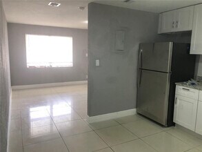 839 NW 14th Way in Fort Lauderdale, FL - Building Photo - Building Photo