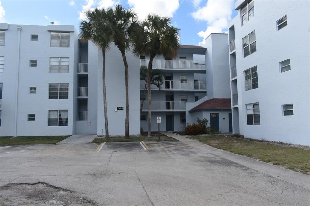 9450 Live Oak Pl, Unit 303 in Davie, FL - Foto de edificio