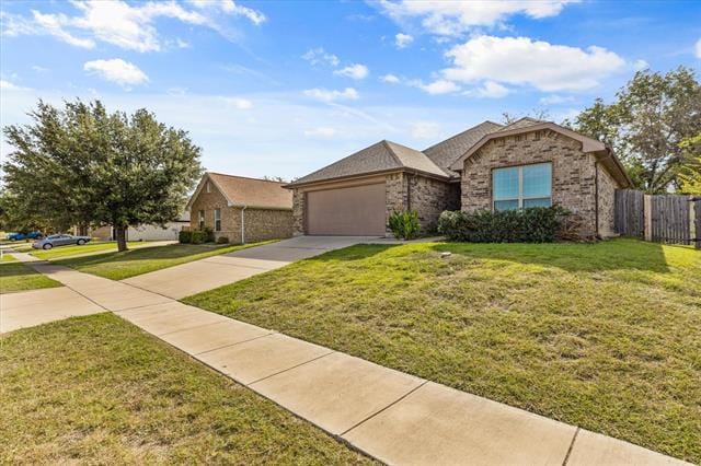 713 Oakmont Dr in Ennis, TX - Building Photo - Building Photo