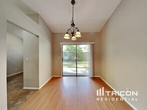 4613 S Country Hills Ct in Plant City, FL - Foto de edificio - Building Photo