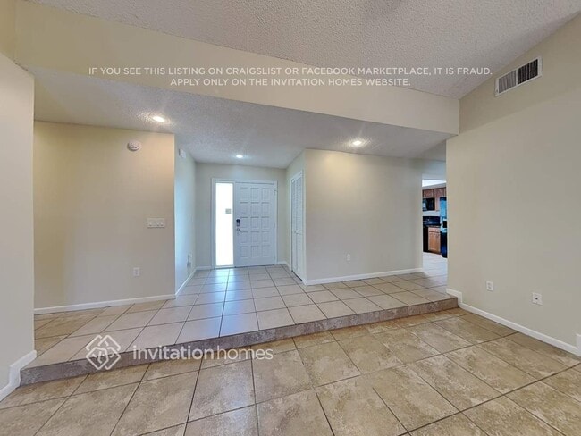 8201 Helena Dr in Orlando, FL - Foto de edificio - Building Photo