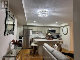 10A Lookout Dr in Bowmanville, ON - Building Photo