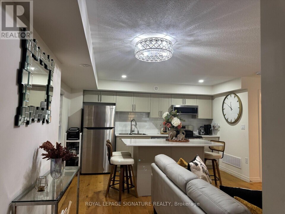 10A Lookout Dr in Bowmanville, ON - Building Photo