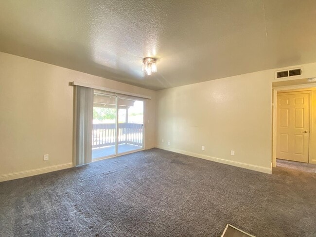 property at 2909 Huntington Blvd