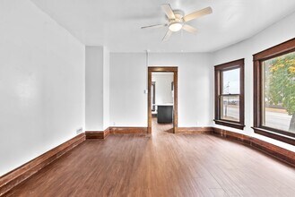 727 South St-Unit -Apt 1 in Waterloo, IA - Building Photo - Building Photo