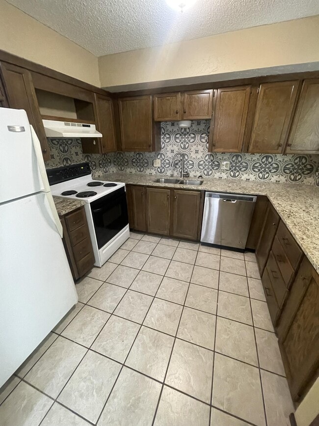 12307 Cedar Springs Ln in Oklahoma City, OK - Building Photo - Building Photo