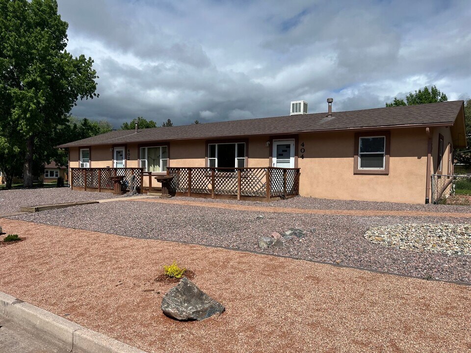 402-404 N 18th St in Colorado Springs, CO - Building Photo