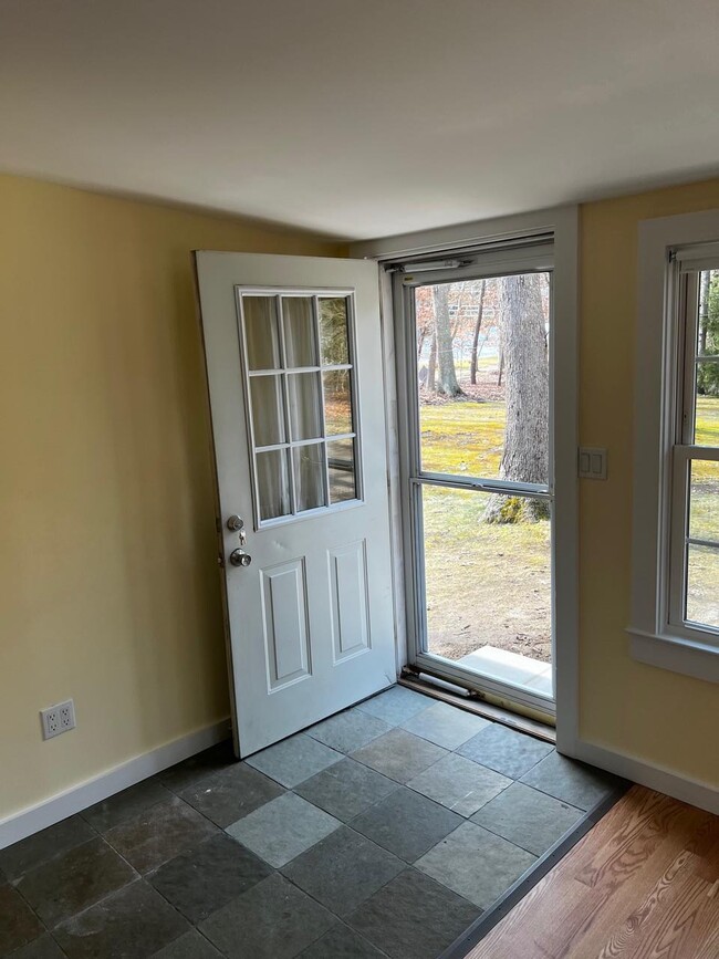 302 Primrose Path in Manorville, NY - Building Photo - Building Photo