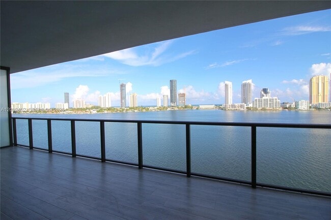 5000 Island Estates Dr in Aventura, FL - Building Photo - Building Photo