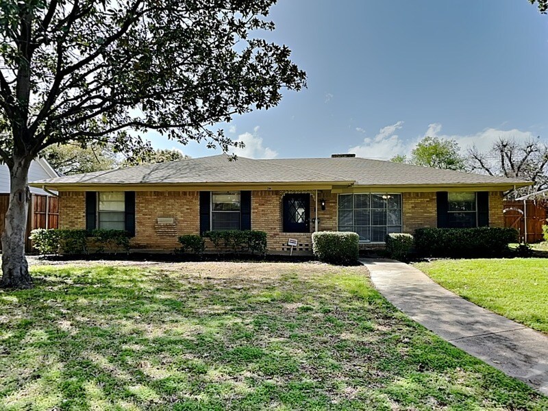 204 Murray Ln in Richardson, TX - Building Photo