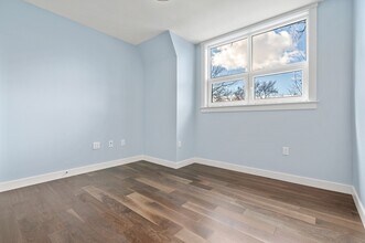 142 Babcock St, Unit 414 in Brookline, MA - Foto de edificio - Building Photo