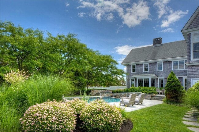 271 Carnegie Harbor Dr in Portsmouth, RI - Building Photo - Building Photo