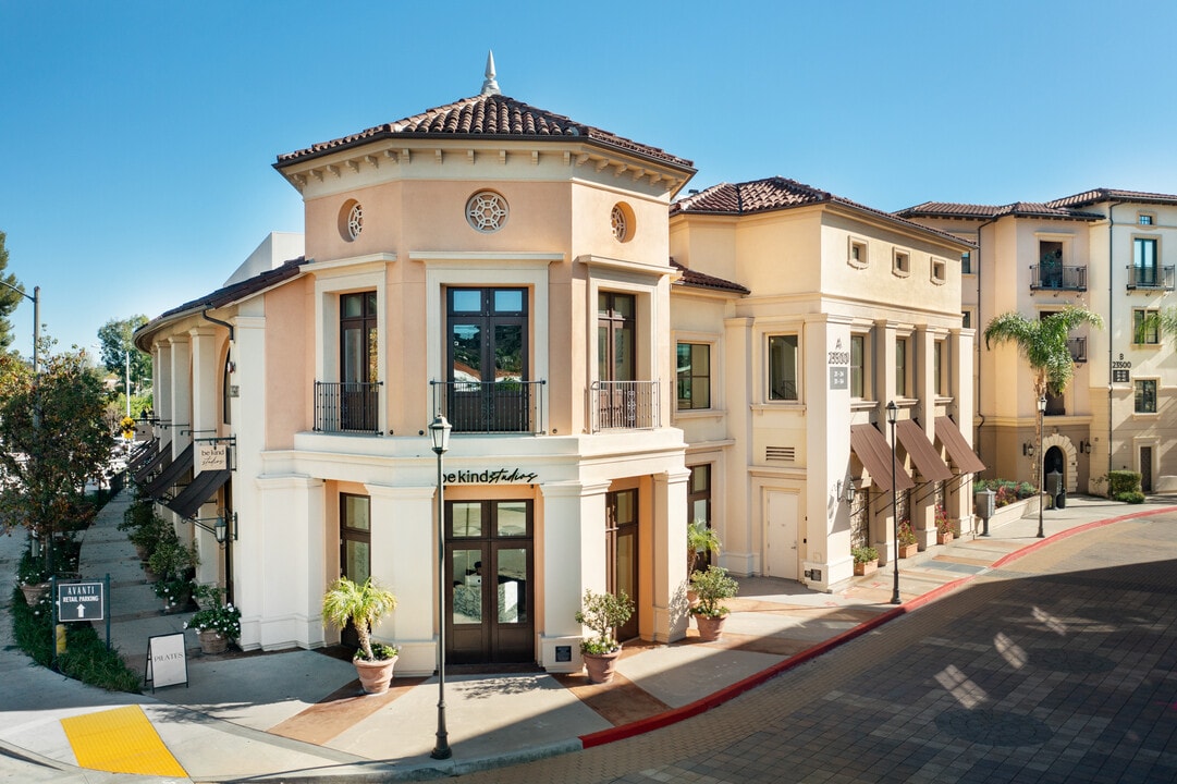 23500 Park Sorrento in Calabasas, CA - Foto de edificio