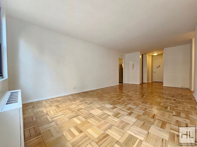 EAST 49 STREET in New York, NY - Building Photo - Building Photo
