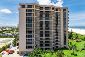 Gulfview Club Condos in Marco Island, FL - Foto de edificio - Building Photo