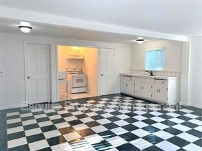223 Deodar Ave in Oxnard, CA - Building Photo - Building Photo
