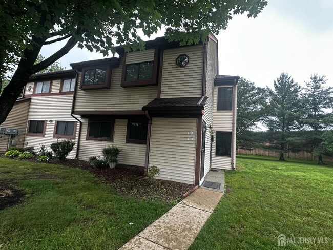 502 Samuel Ct in Dayton, NJ - Building Photo - Building Photo