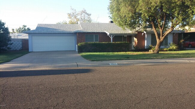 3926 W McLellan Blvd in Phoenix, AZ - Building Photo - Building Photo