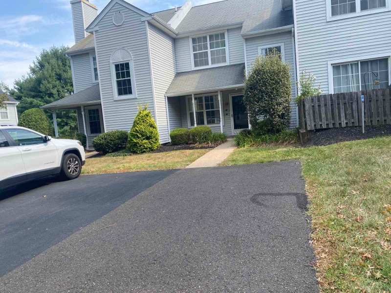 33 Everett Dr in Newtown, PA - Building Photo