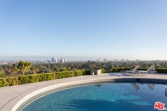 1230 Shadow Hill Way in Beverly Hills, CA - Building Photo - Building Photo