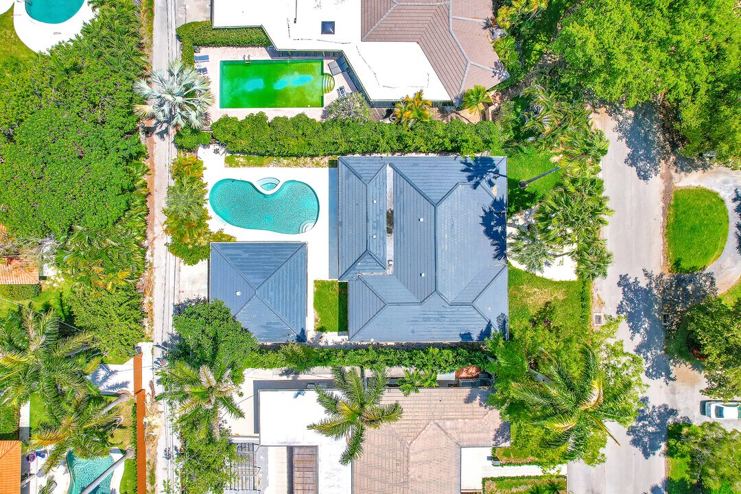 10618 NE 11th Ave in Miami Shores, FL - Building Photo