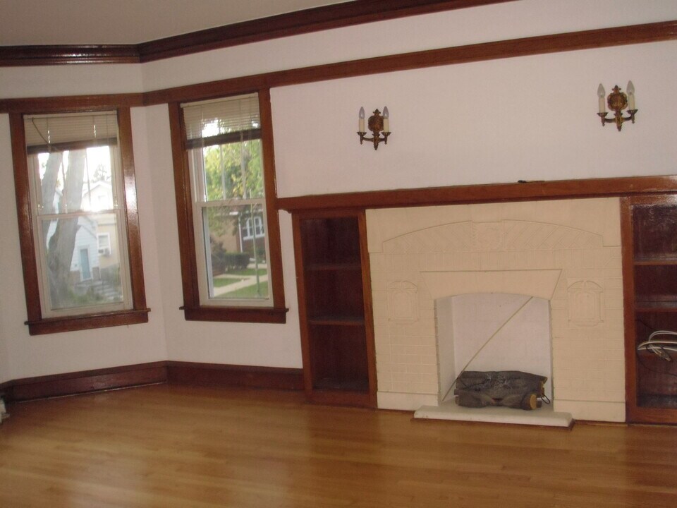 5623 N Mango Ave, Unit 1 in Chicago, IL - Building Photo