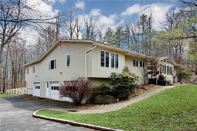 property at 1 Emerald Dr