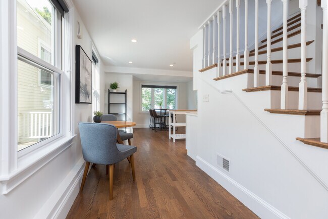 117 Centre St, Unit #2 in Boston, MA - Foto de edificio - Building Photo