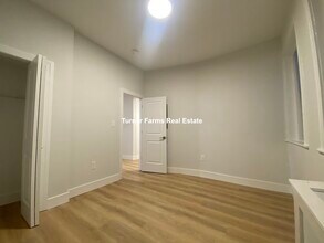 42 Phillips St, Unit 3 in Boston, MA - Foto de edificio - Building Photo