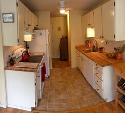 5818 NE 70th St in Seattle, WA - Building Photo - Building Photo