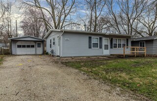 1827 Parkdale Dr in Champaign, IL - Building Photo