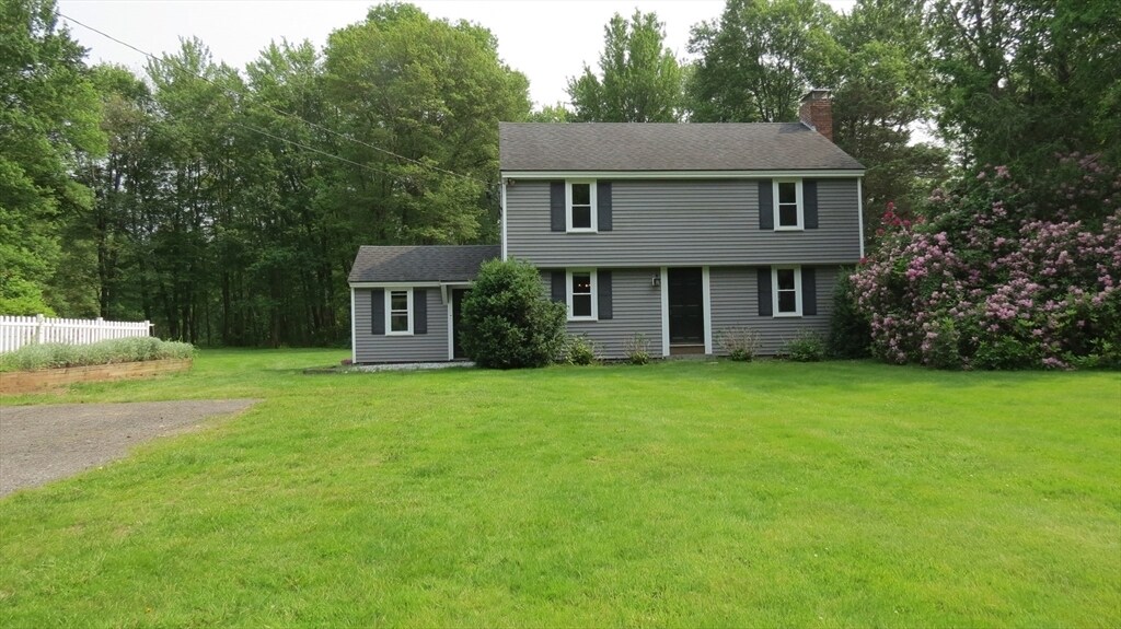 23 Archelaus Pl in West Newbury, MA - Building Photo