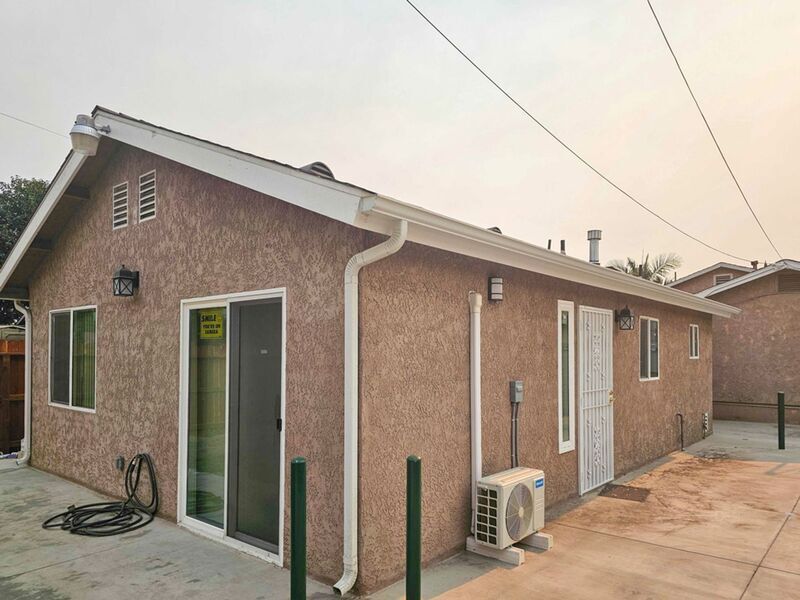 825 E 99th St in Los Angeles, CA - Building Photo