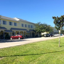 Colonial Palms in Palm Springs, FL - Building Photo - Building Photo