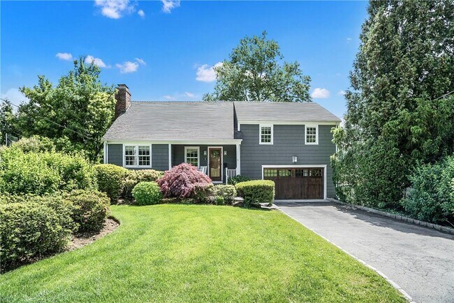 53 Flint Ave in Larchmont, NY - Foto de edificio - Building Photo