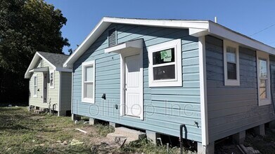 2615 Sam Wilson St in Houston, TX - Building Photo - Building Photo