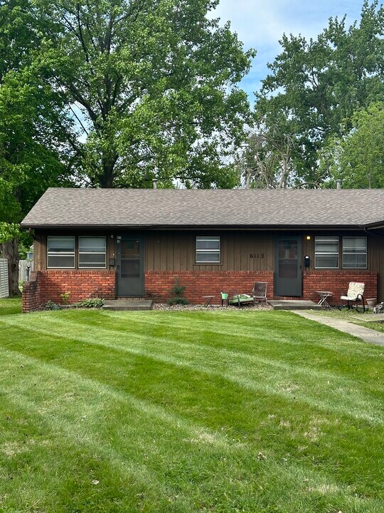 611 Denver St, Unit A in Lincoln, IL - Foto de edificio