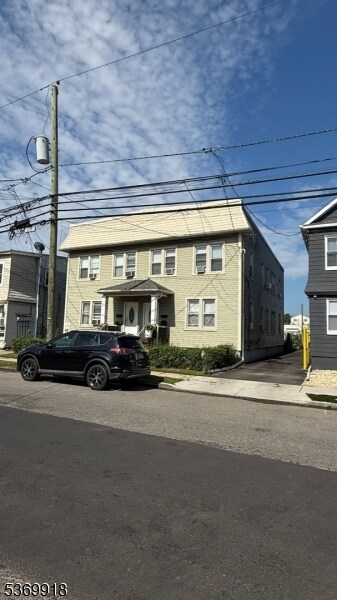 633 Maple Ave in Elizabeth, NJ - Building Photo