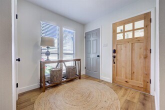 5609 Courtyard Cove in Austin, TX - Building Photo - Building Photo
