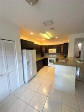 10819 NW 51st Ln in Doral, FL - Building Photo - Building Photo