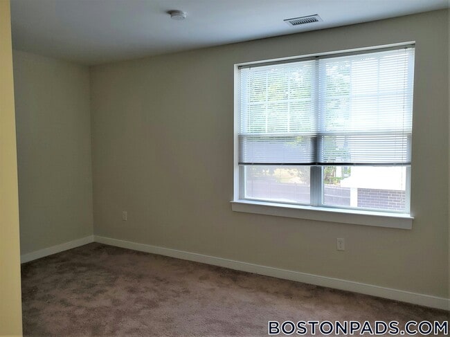 20 Pond St in Braintree, MA - Building Photo - Building Photo
