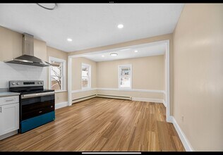 26 Linden St in Fitchburg, MA - Foto de edificio - Building Photo