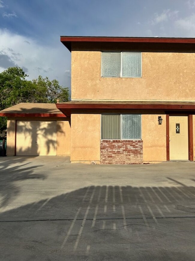 property at 1017 W Perdew Ave