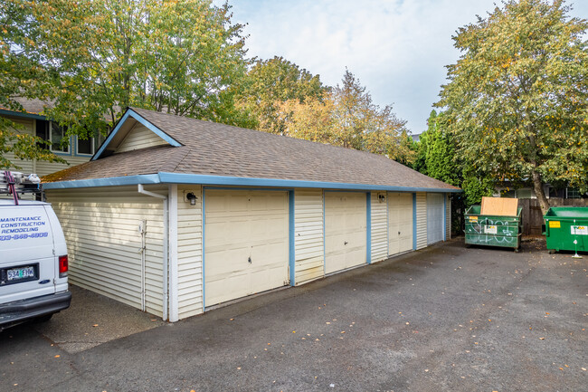 Powell Station Apartments in Portland, OR - Foto de edificio - Building Photo